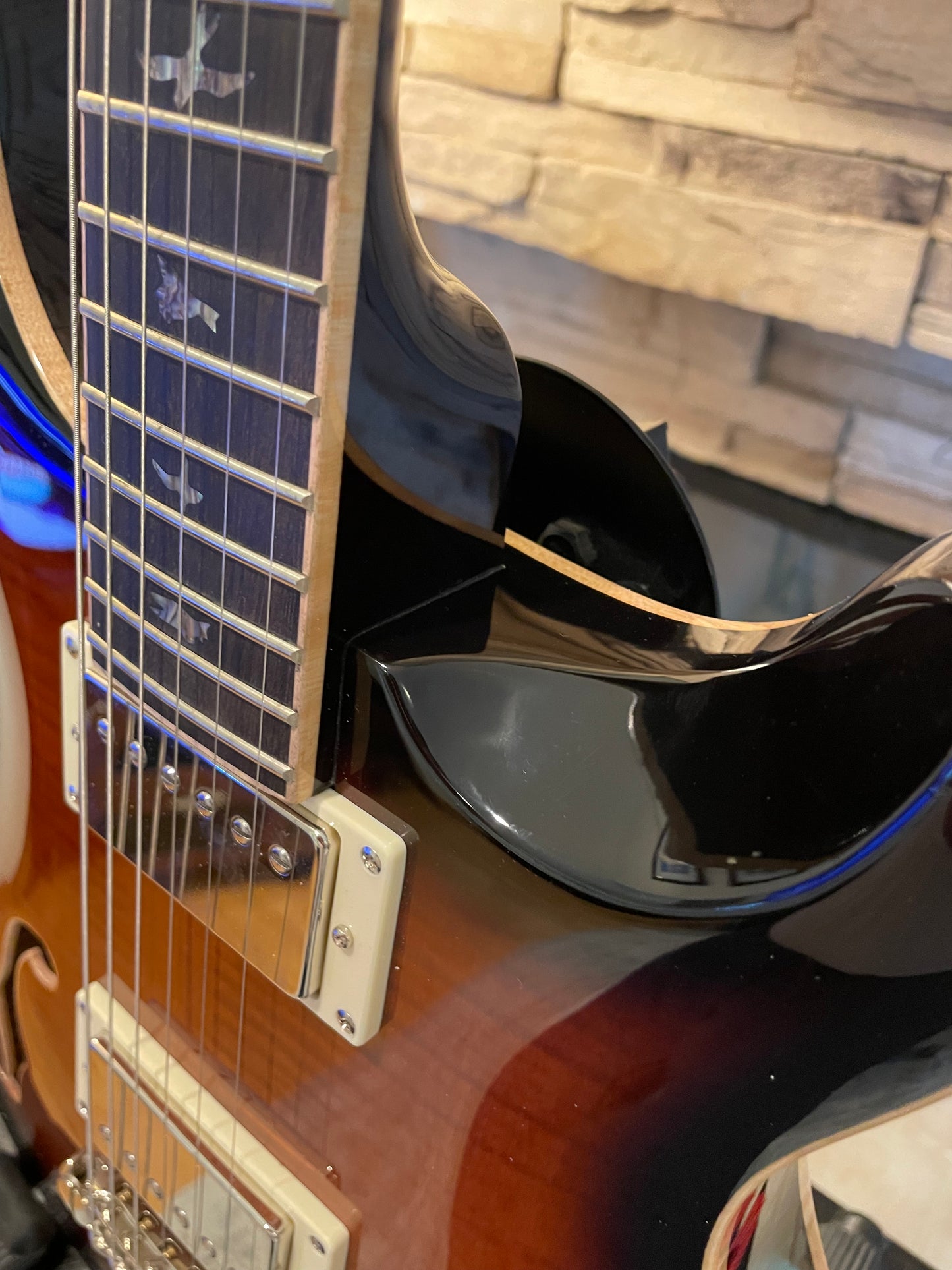 PRS SE Hollowbody II Piezo – Black Gold Burst