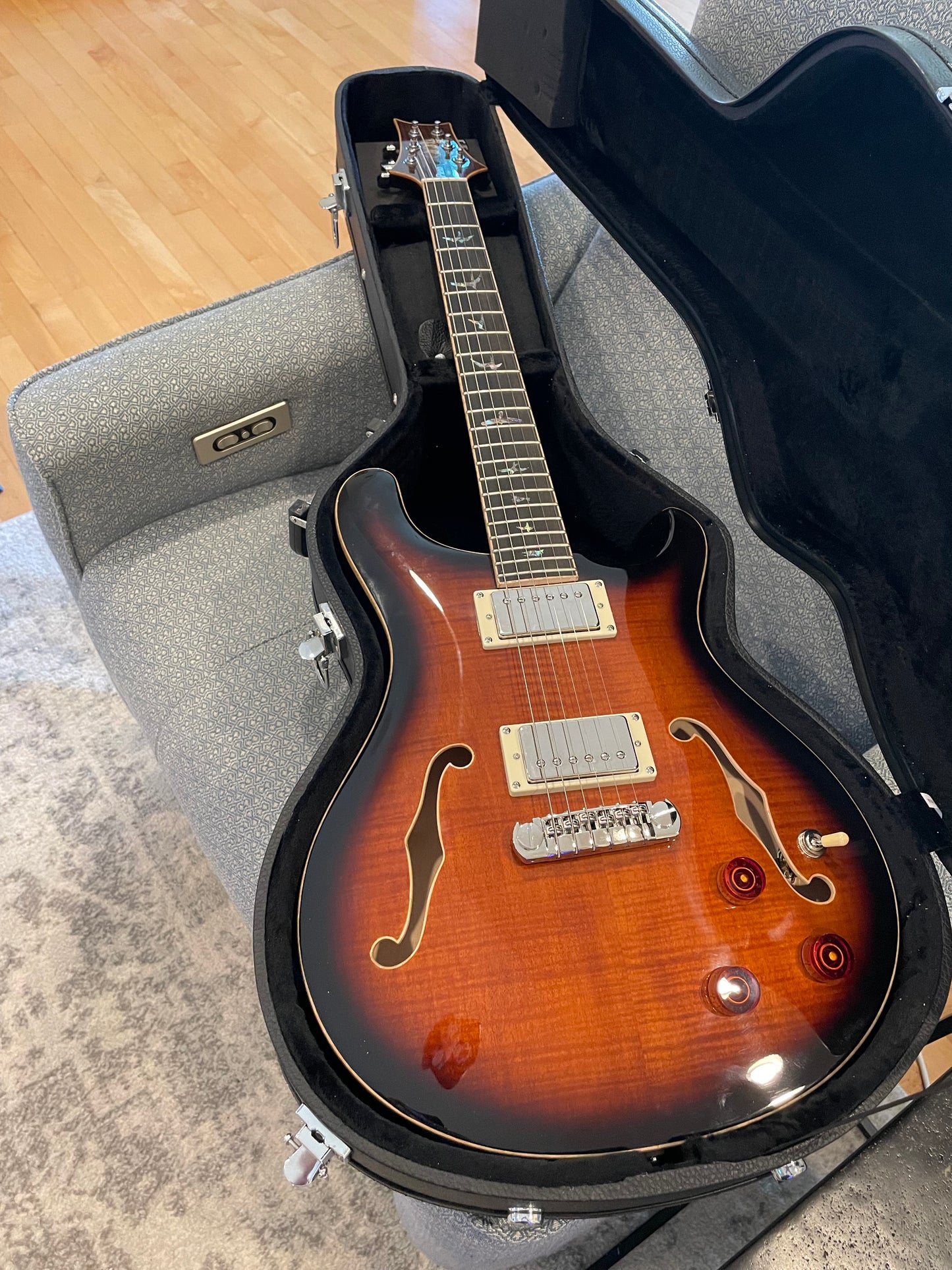 PRS SE Hollowbody II Piezo – Black Gold Burst