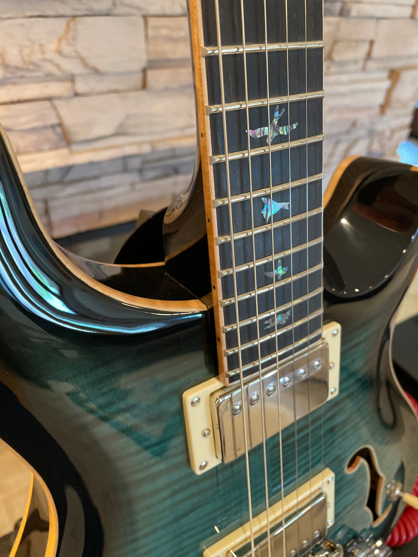 PRS SE Hollowbody II Piezo – Peacock Blue Burst
