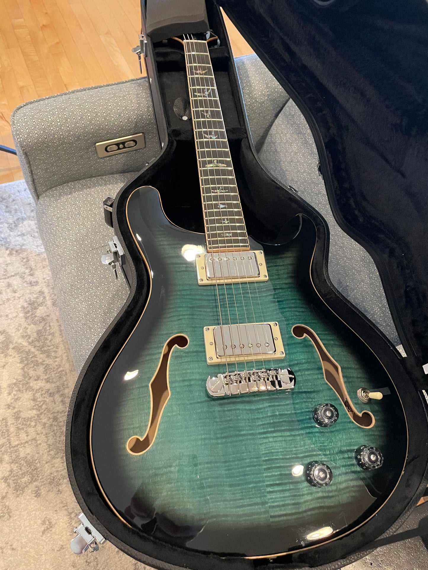 PRS SE Hollowbody II Piezo – Peacock Blue Burst
