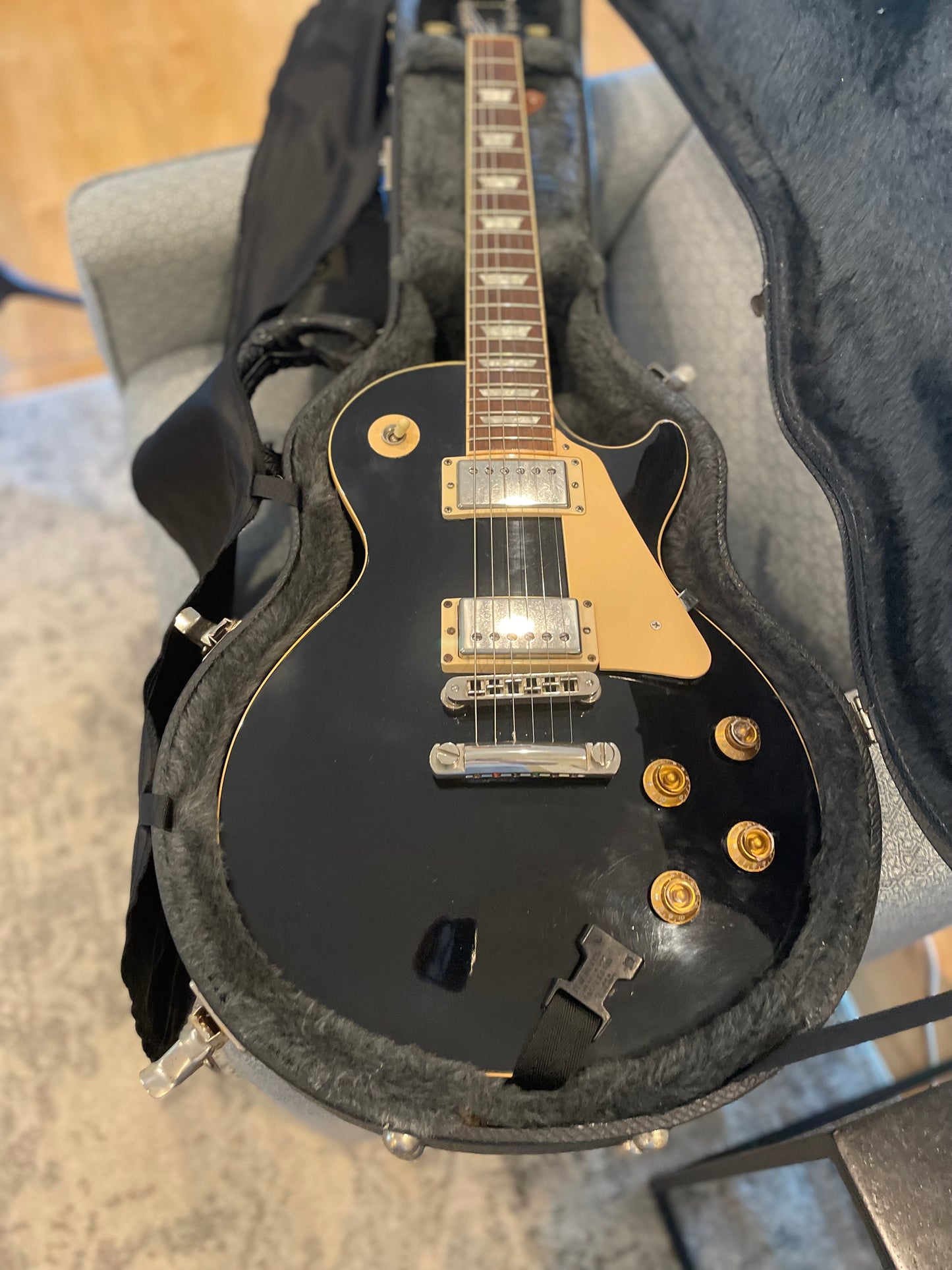 Gibson Les Paul Standard – Ebony / Black